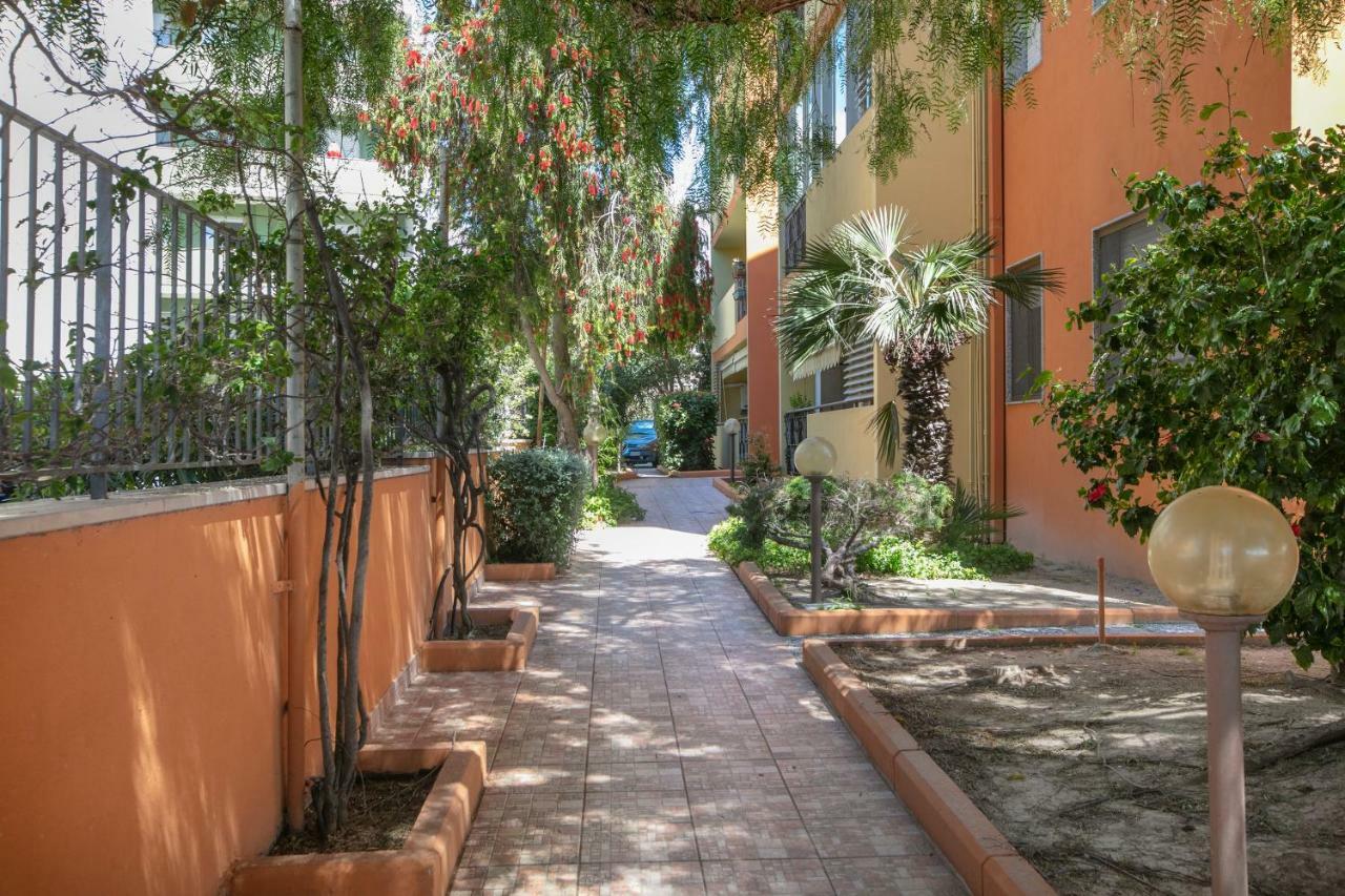 Giardini E Mare Bed and Breakfast Quartu SantʼElena Buitenkant foto